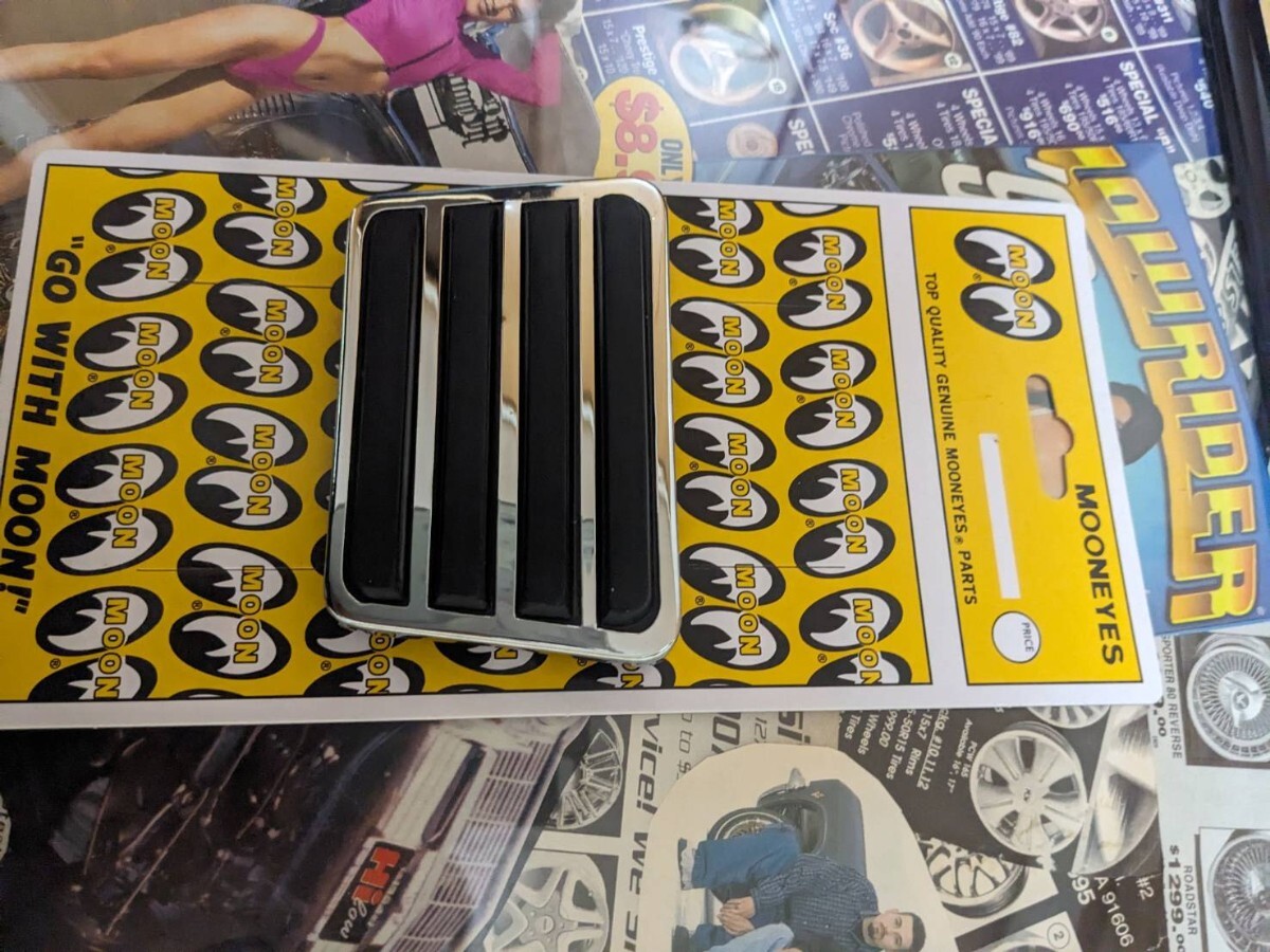 2個 ムーンアイズ ペダルカバー 小サイズ USDM ローライダー ホットロッド ペダルパッド アメリカ雑貨 カスタムカー アメ車拍卖