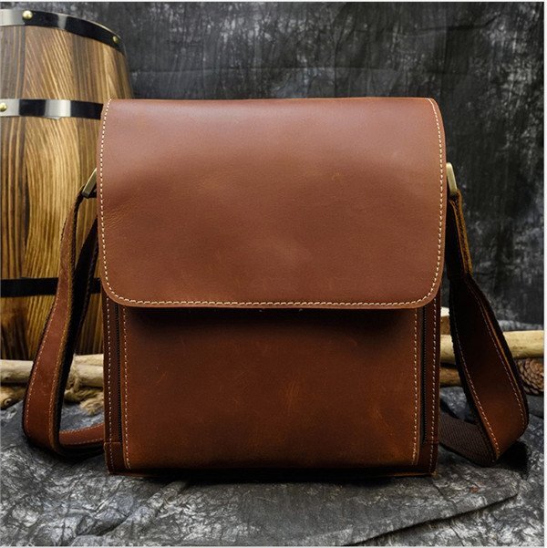本革ショルダーバッグ メンズ レザー アンティーク 斜め掛け鞄 メッセンジャーバッグ iPad対応 2室 厚みレザー 縦型 iPad収納拍卖