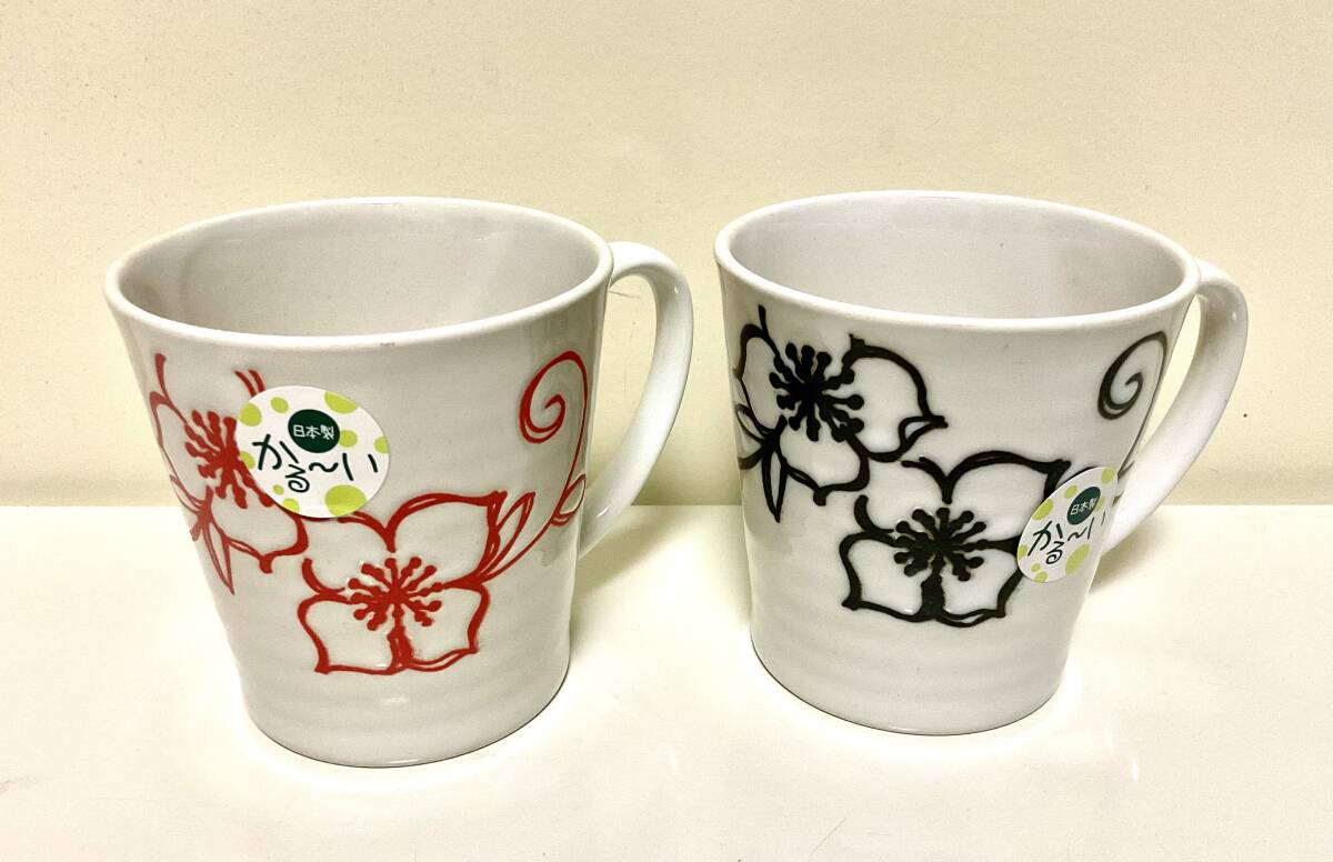 送料無料★即決新品★日本製★美濃焼き軽量マグカップ★はなみずき赤柄マグカップ・はなみずき黒柄コーヒーカップ・マグカップ2点セット拍卖