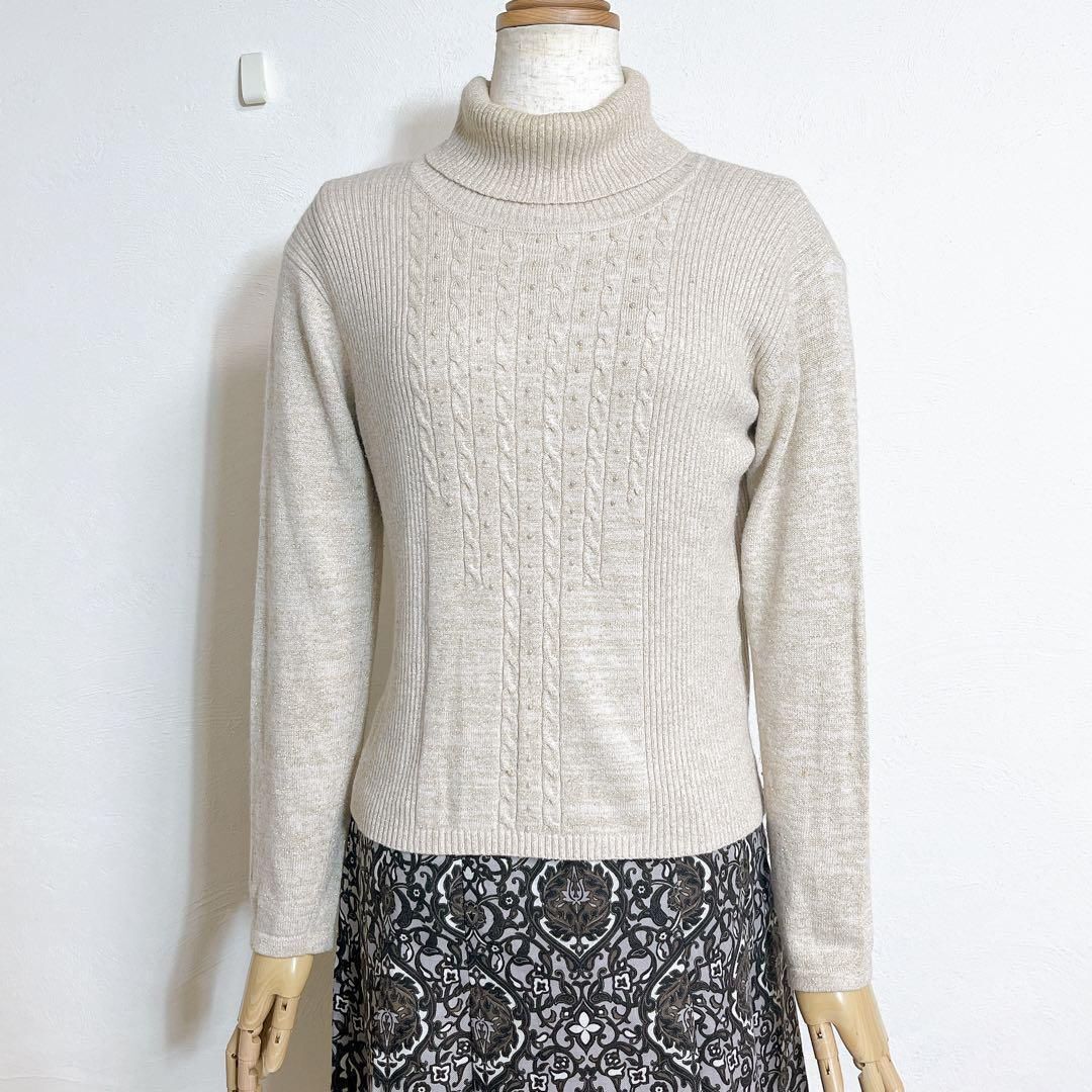 人気 ライトベージュ アンゴラ 柔らかニット ゴールドラメ 模様編み パールビジュー タートルネック 薄手ニットトップス F レディース拍卖