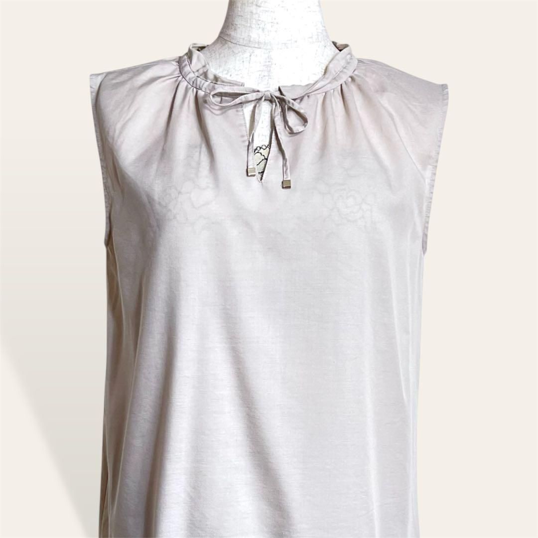 ナチュラルビューティーベーシック ライトグレー スタンドバンドカラー ボウタイリボン ノースリーブ プルオーバー チュニック S拍卖