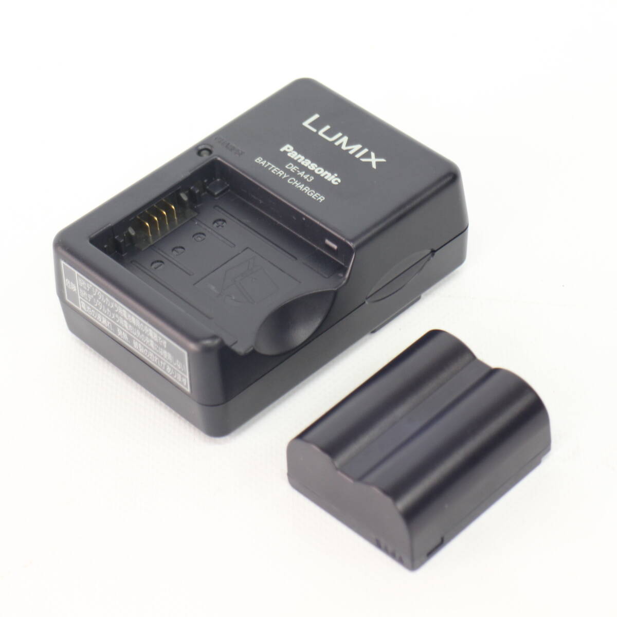 Panasonic(パナソニック)デジタルカメラ型番DMW-BMA7専用バッテリーチャージャーDE-A43AとバッテリーパックDMW-BMA7_Y286K_現状品拍卖