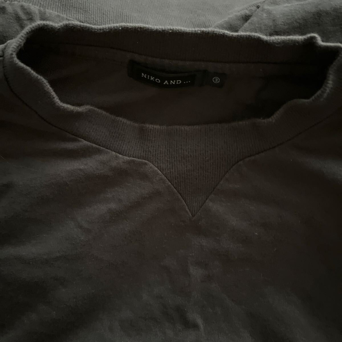 コットン100%・半袖グレー前ポケットモデルスエットシャツ 身幅62CM 着丈72CM 使用頻度浅いお品です きれい&かっこいい&かわいい拍卖