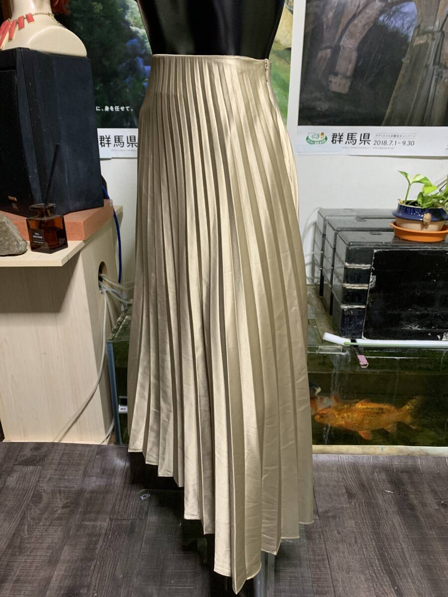 V / ZARA なめらか 光沢 シャンパンゴールド系 スカート拍卖