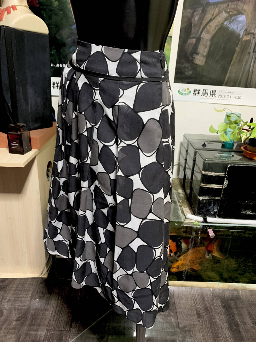 S / INDIVI なめらか プリント柄 スカート拍卖