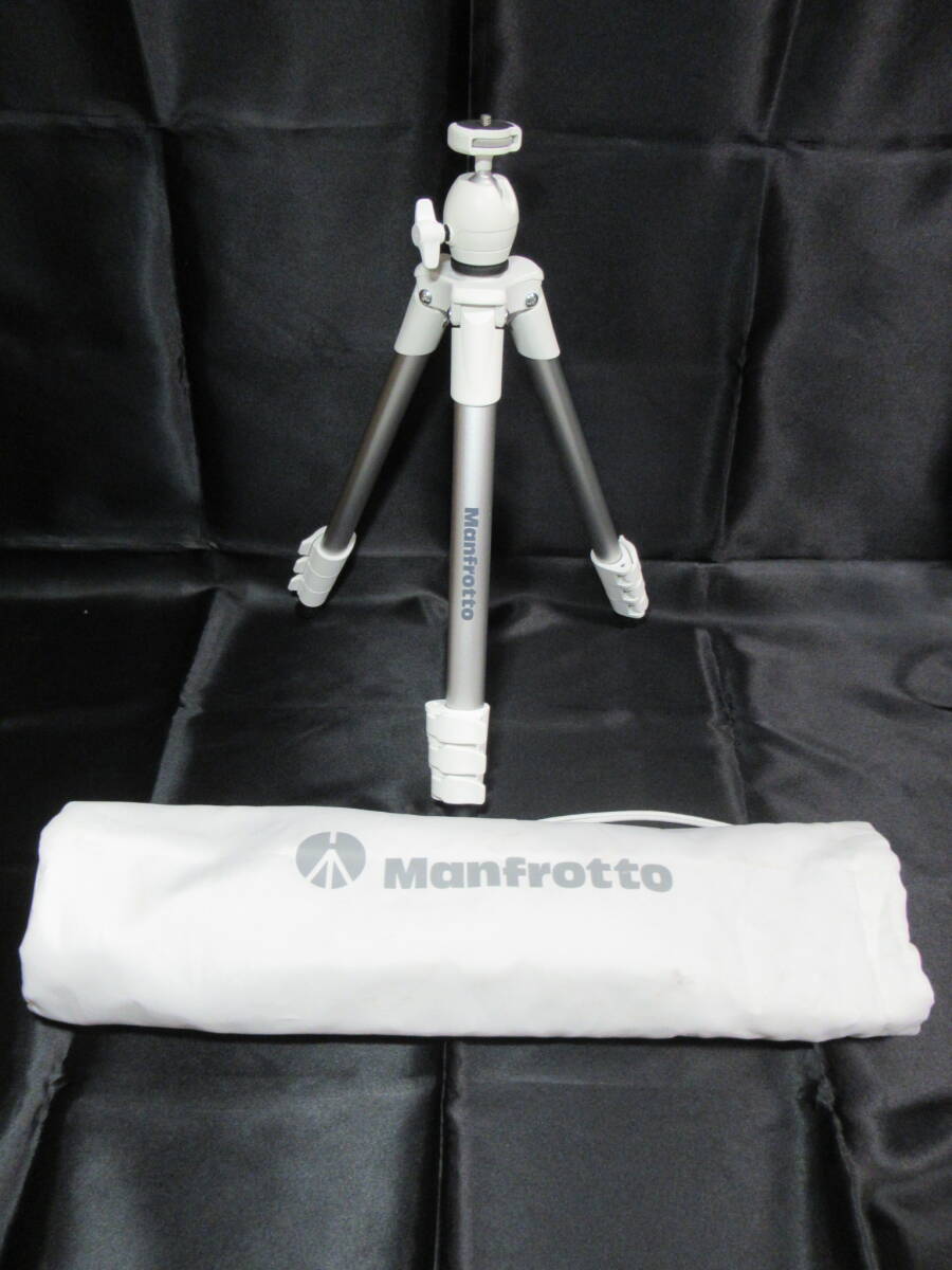 Manfrotto / マンフロット フォトキット MKCOMPACTLT 4段三脚 ホワイト 白 雲台付き ケース付き 管Z0241拍卖