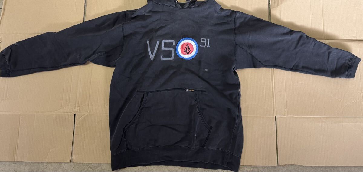 ビンテージパーカー 20年近く前の物 volcom カラーブラック サイズLL 色褪せ袖修復痕有拍卖
