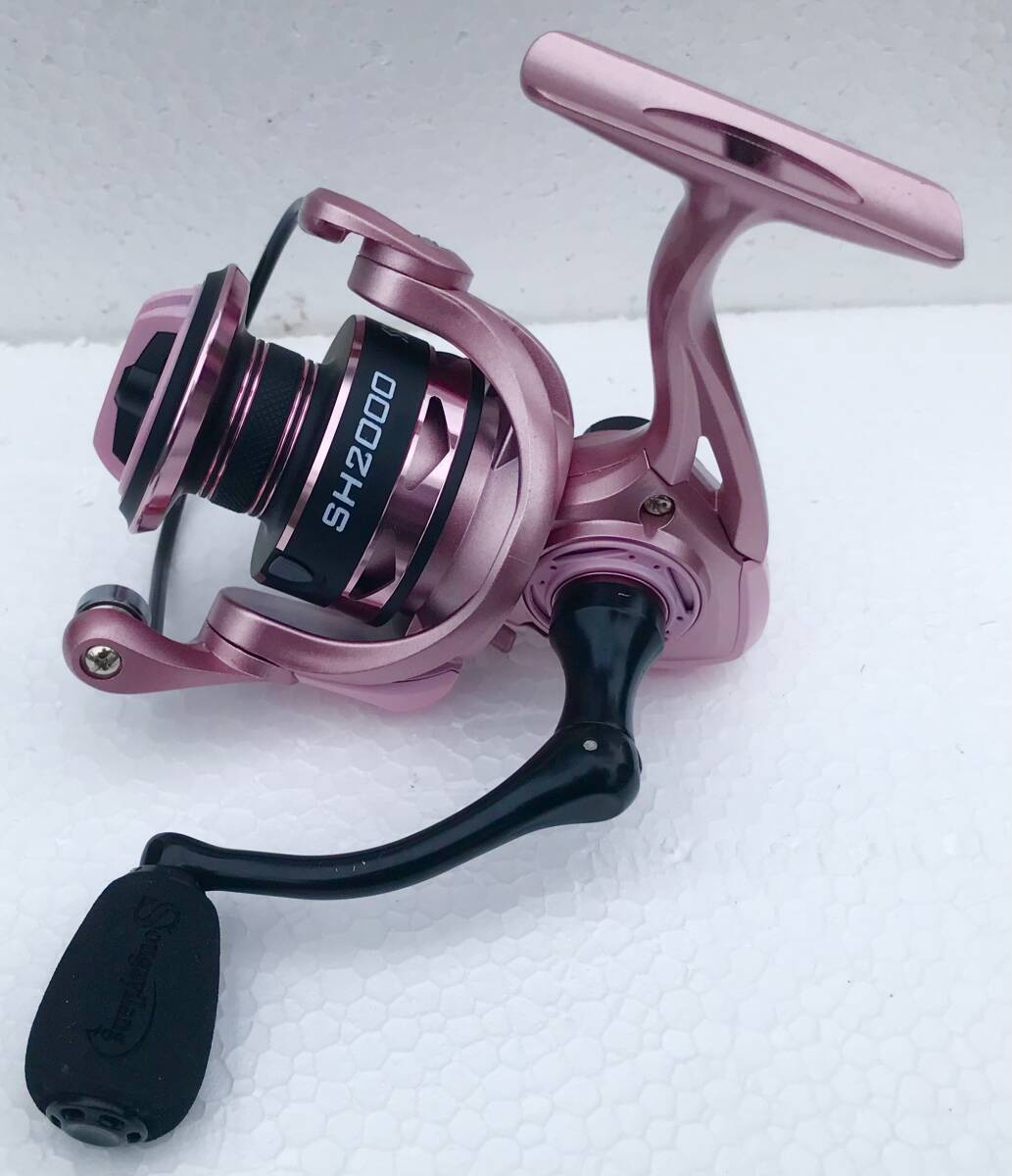SOUGAYILANGスピニングリールSH2000☆送料無料☆新品未使用☆ピンクマイカ☆左右ハンドル変更可能☆222グラム☆アルミスプール☆拍卖