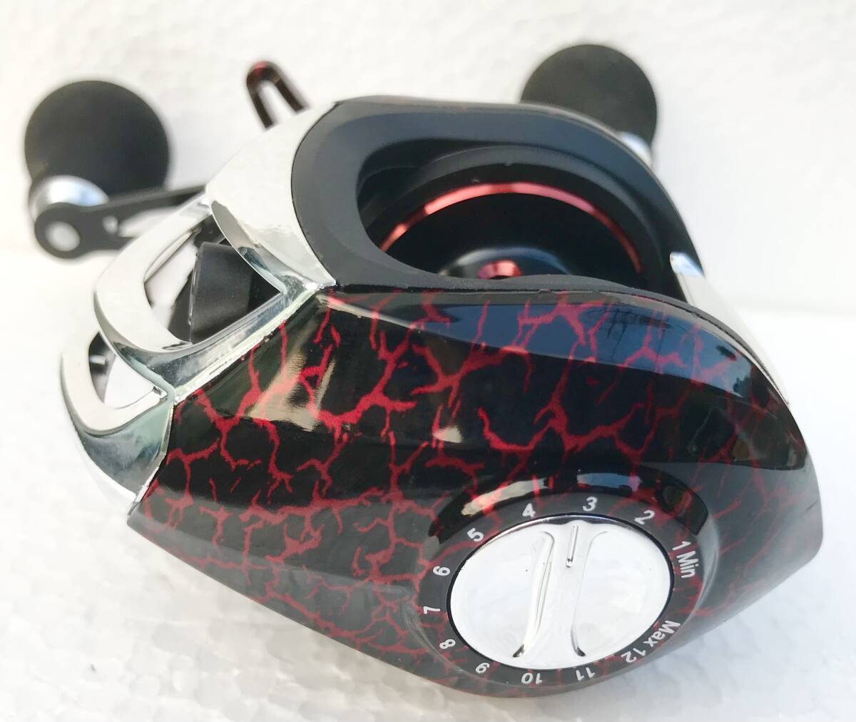 LIZARDベイトリールSNAKESKIN右☆送料無料☆新品未使用☆ブラックレッドメタリック☆ギア比7.2:1☆ベアリング19☆215グラム☆マグブレーキ拍卖