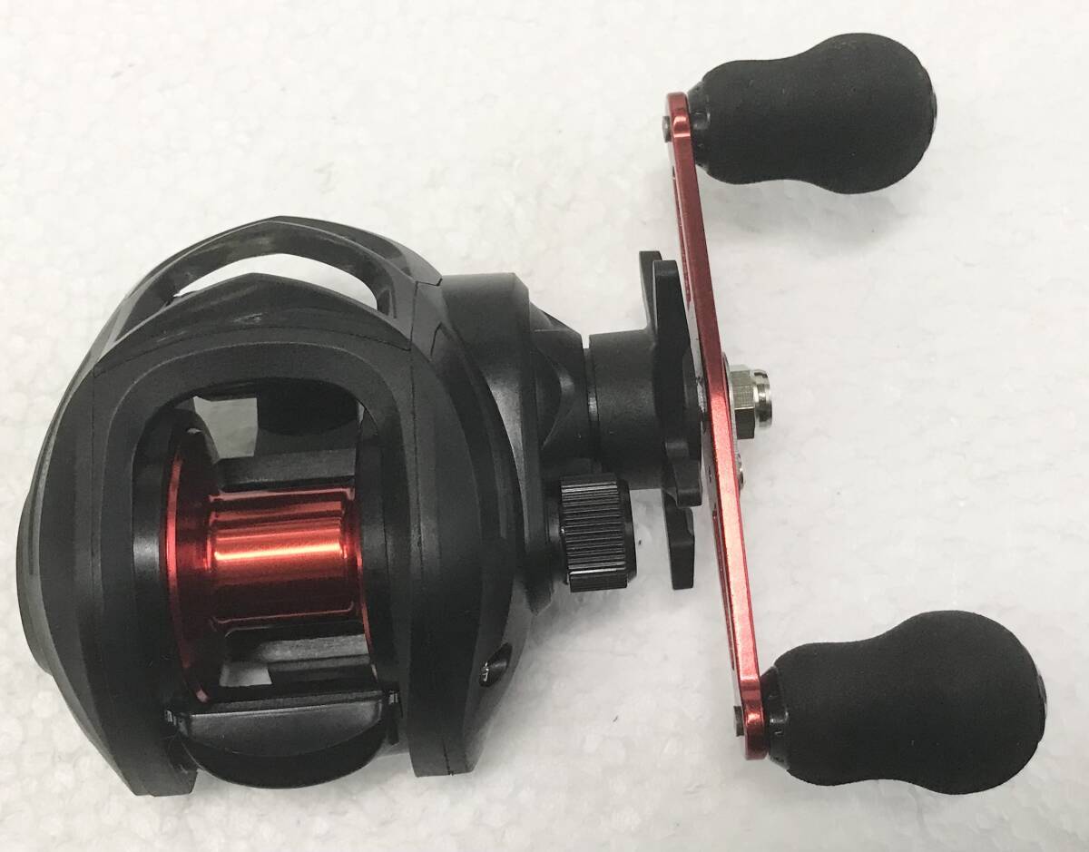 ROOBLINOSベイトリールAC2000右☆送料無料☆新品未使用☆ブラックレッドメタ☆ギア比7.2:1☆ベアリング19☆230グラム☆マグネットブレーキ拍卖