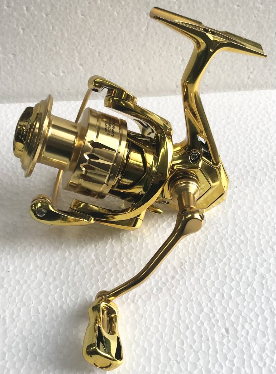 ALYスピニングリール4000☆送料無料☆新品未使用☆SPクロームゴールド☆左右ハンドル変更可能☆質感良し☆高級感有り☆277グラム☆拍卖