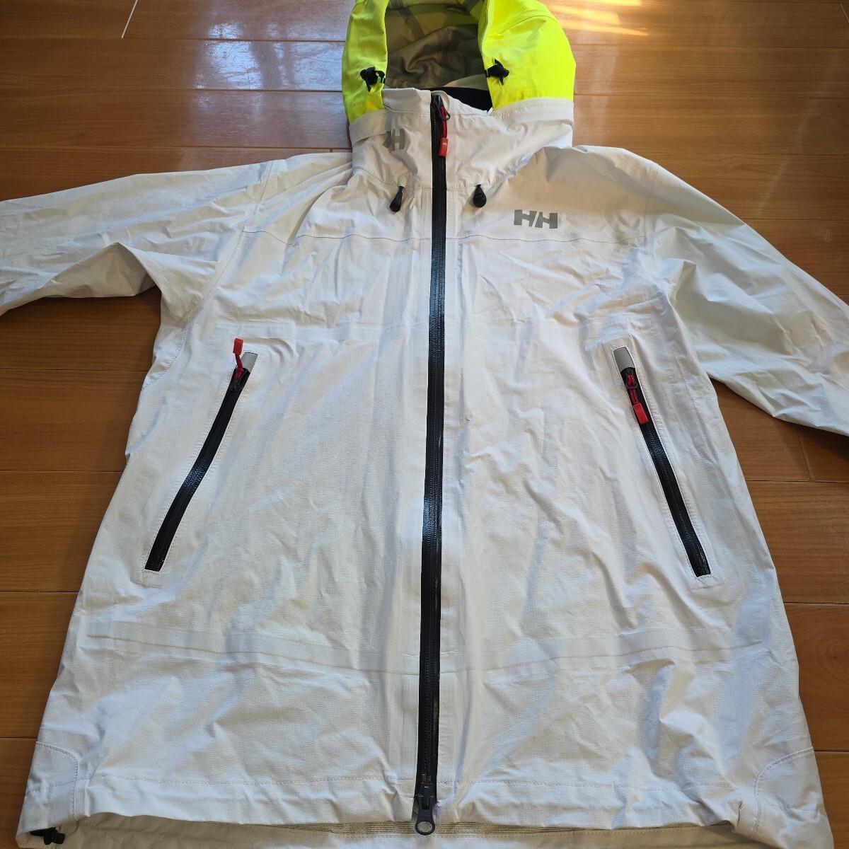 ヘリーハンセン HELLY HANSEN HH12006アルヴィース ライト ジャケット ナイロン ロゴ プリント マウンテンパーカー 白 拍卖