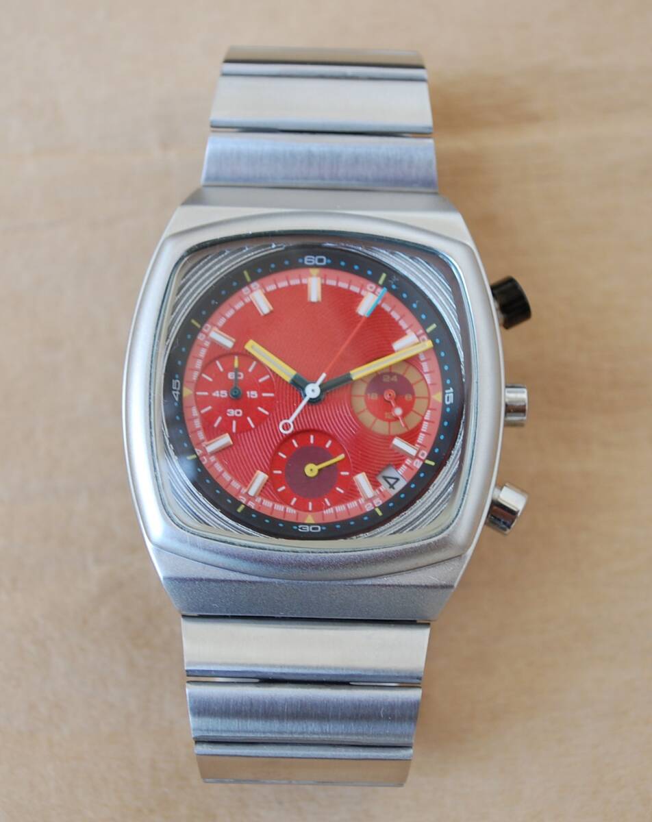 【ほぼ新品】CILOA 多針アナログ(クロノグラフ)ウォッチ レッドフェースでデザイン良好 男性向き 送料180円~拍卖