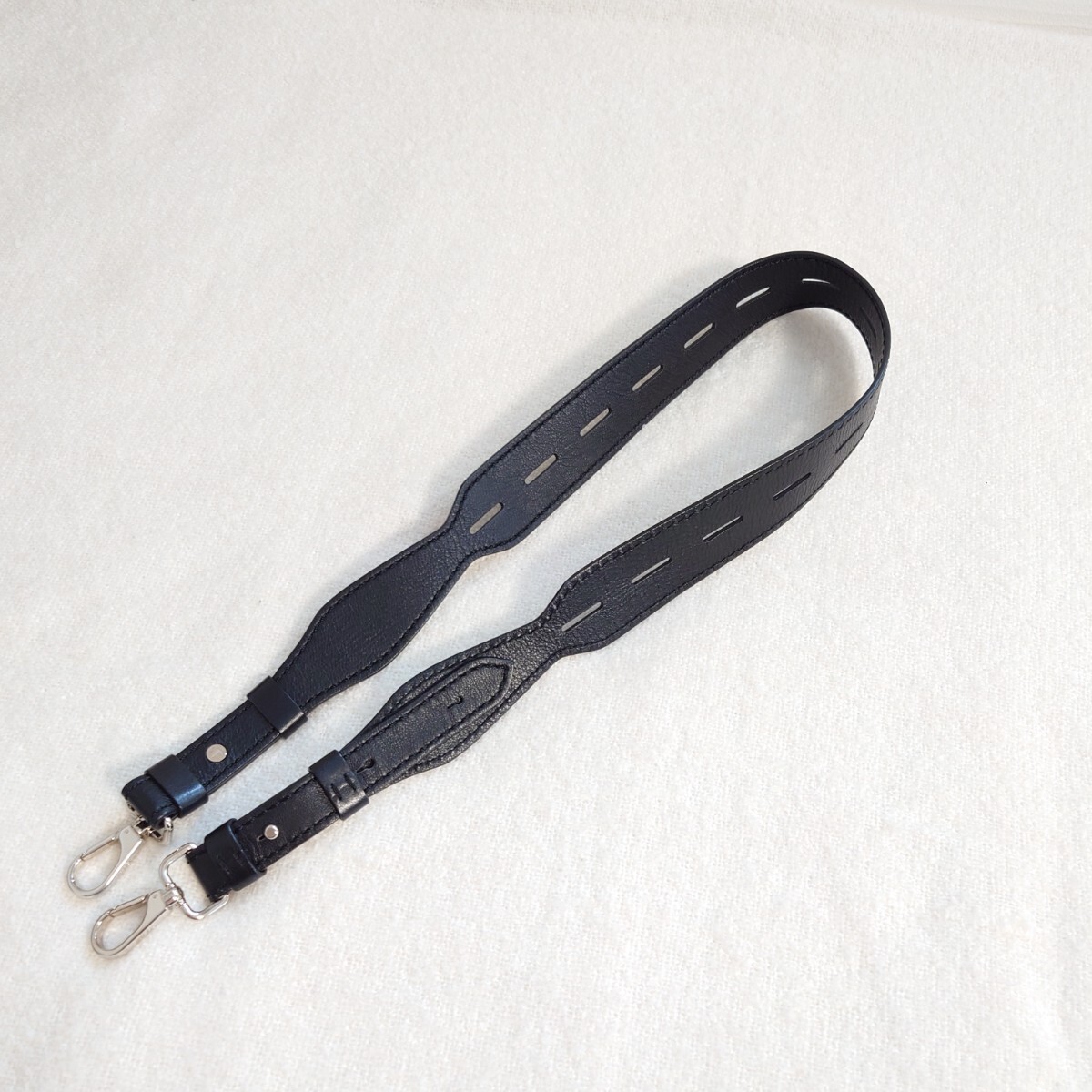 送料込み!Tod's トッズ ショルダーストラップ レザー 黒 ブラック イタリア製 ストラップ拍卖