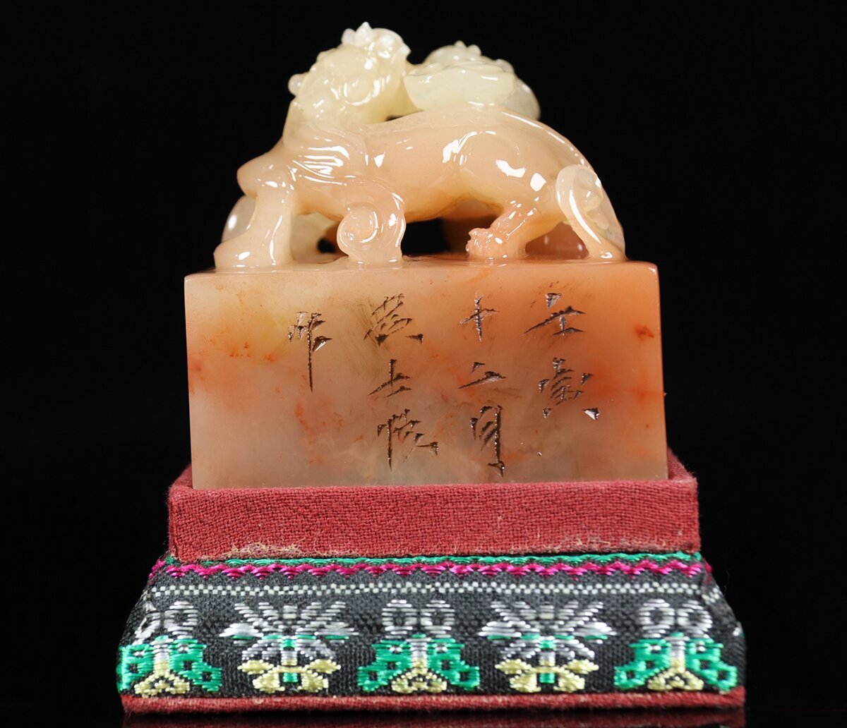 ▽鴻▽清朝時代 寿山石彫 瑞獣鈕印章 黄士陵作 箱付 時代物 中国古美術 骨董品拍卖