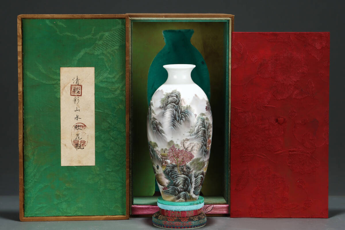 ▽鴻▽清朝時代 陶磁器 乾隆年製 粉彩山水紋花瓶 箱付き 染付 時代物 中国古美術 骨董品拍卖