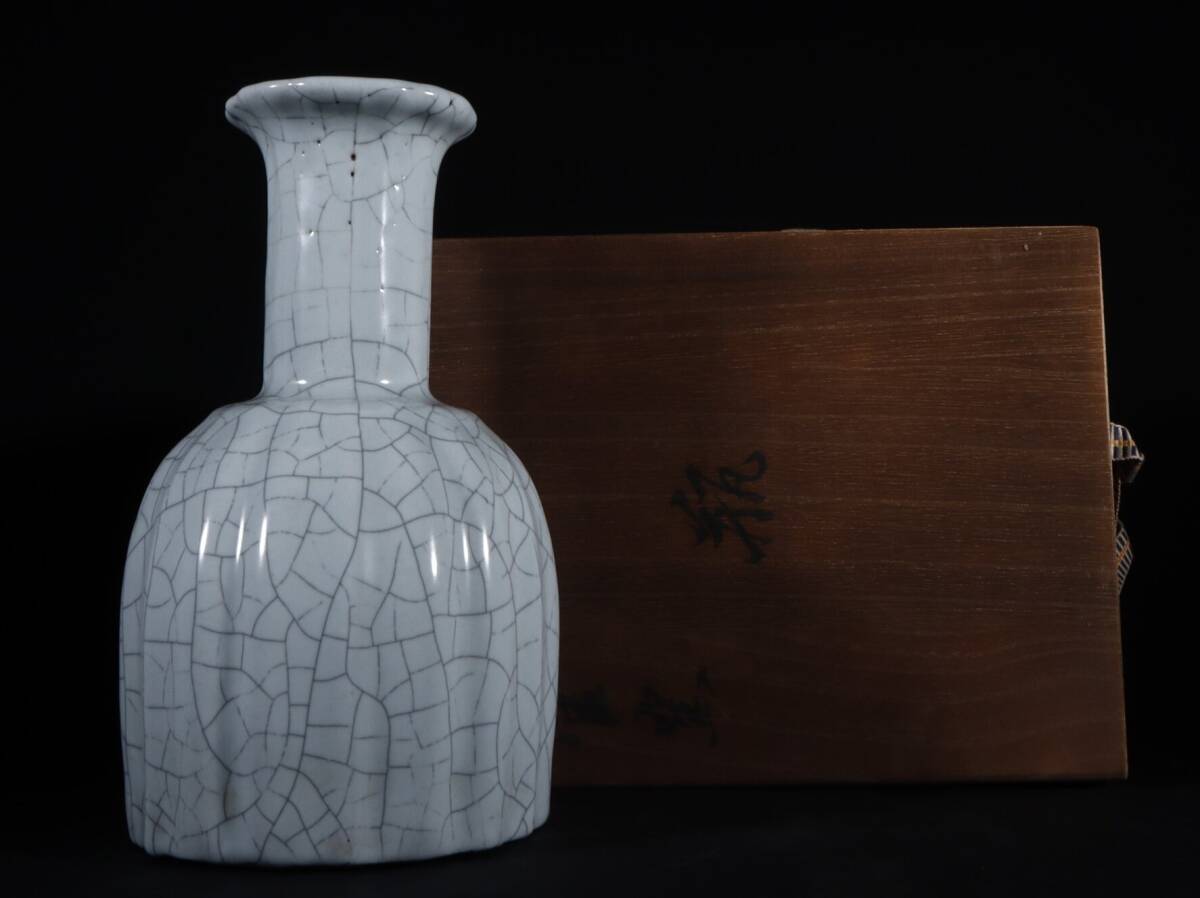 ▽鴻▽宋朝時代 陶磁器 官窯月白釉多稜瓶 時代木箱付き 染付 時代物 中国古美術 骨董品拍卖