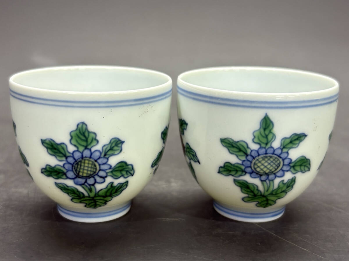 ▽鴻▽明朝時代 陶磁器 成化年製 斗彩菊花紋杯一対 箱付き 染付 時代物 中国古美術 骨董品拍卖