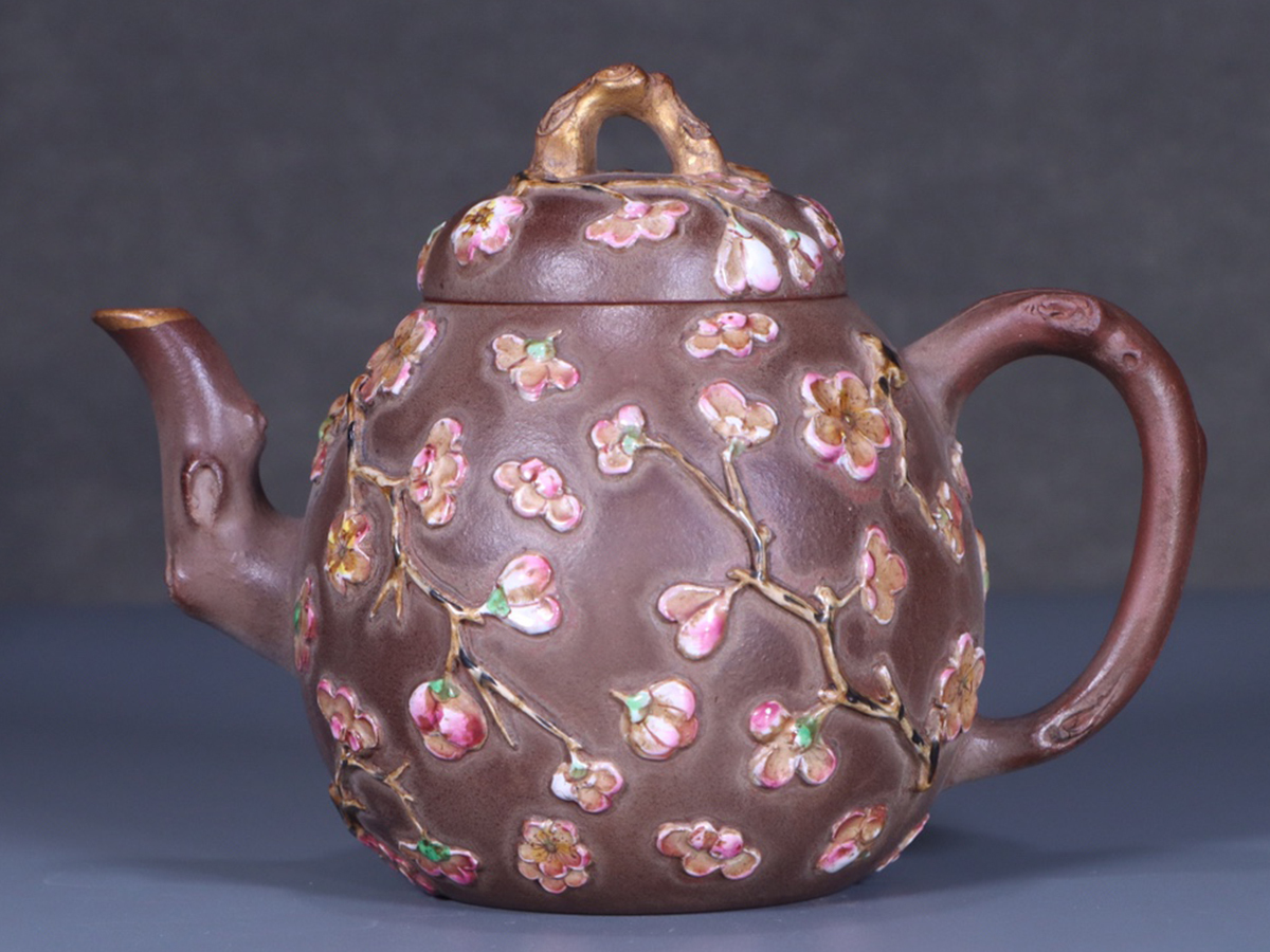 ▽鴻▽清時代 陳鳴遠製 堆塑彩絵梅花紋茶壺 宜興紫砂 常滑 朱泥急須 煎茶道具 茶壷 時代物 中国古美術 骨董品拍卖