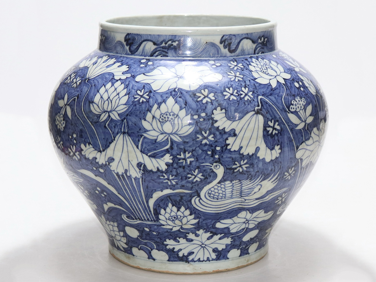▽鴻▽元朝時代 陶磁器 青花蓮池鴛鴦紋罐 箱付 時代物 中国古美術 骨董品拍卖