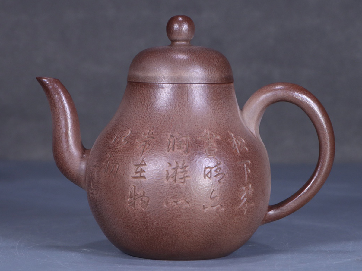 ▽鴻▽清時代 六如款 漢詩紋梨形茶壺 宜興紫砂 常滑 朱泥急須 煎茶道具 茶壷 時代物 中国古美術 骨董品 拍卖