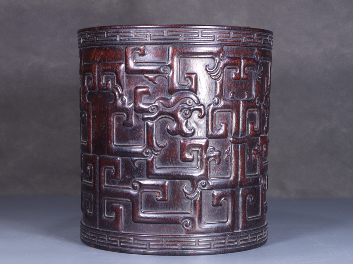 ▽鴻▽清時代 珍木紫檀 交龍紋文房筆筒 時代物 中国古美術 骨董品拍卖