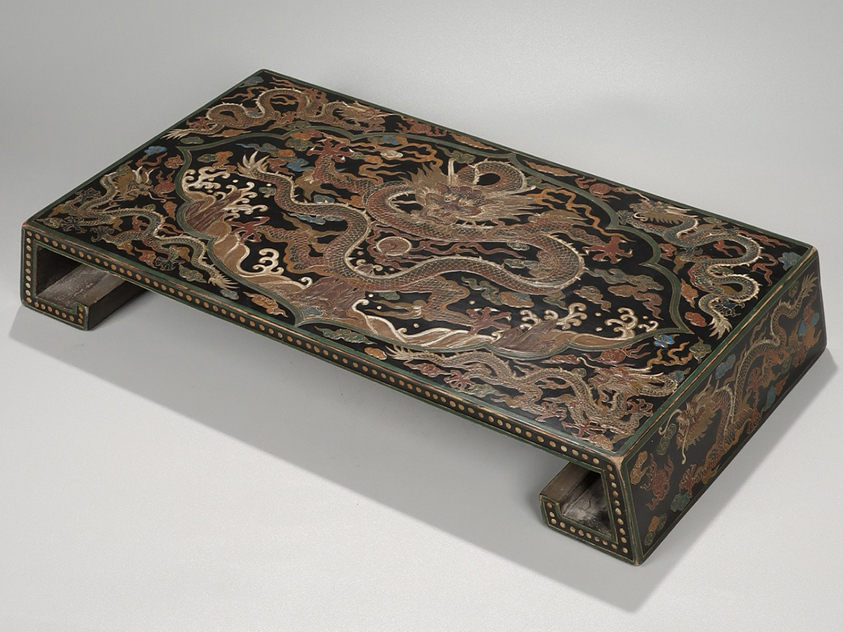 ▽鴻▽清時代 在銘 木胎漆器 蒔絵彩絵龍紋案几 案卓 時代物 中国古美術 骨董品拍卖