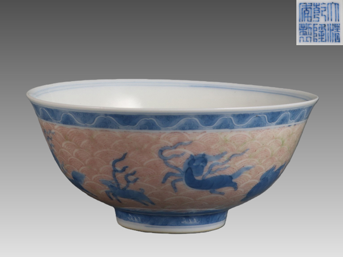 ▽鴻▽清時代 陶磁器 青花釉裡紅海八怪紋碗 清乾隆年製款 共箱 時代物 中国古美術 骨董品拍卖