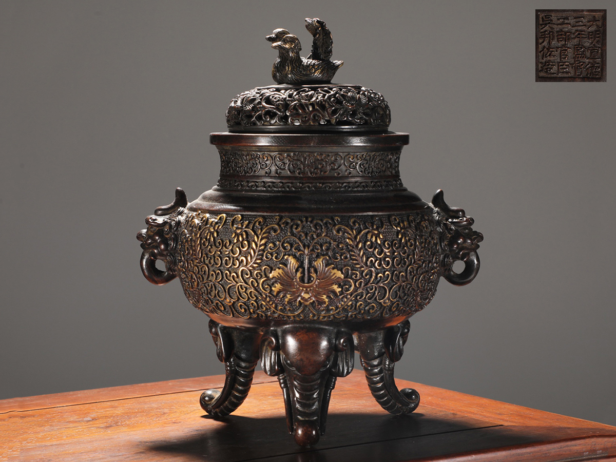 ▽鴻▽明時代 大明宣徳三年監督工部官臣呉邦佐造 銅胎施金 纏枝蓮紋鋪首耳香薫炉 時代物 中国古美術 骨董品拍卖