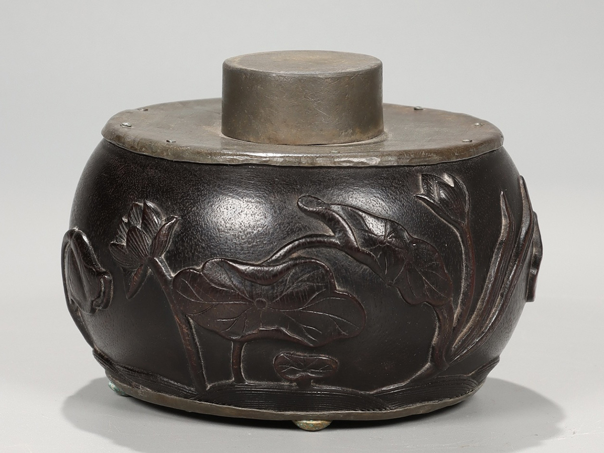 ▽鴻▽清時代 珍木紫檀 荷花紋包錫茶入 茶葉罐 茶筒 細密毛彫 茶道具 時代物 中国古美術 骨董品拍卖