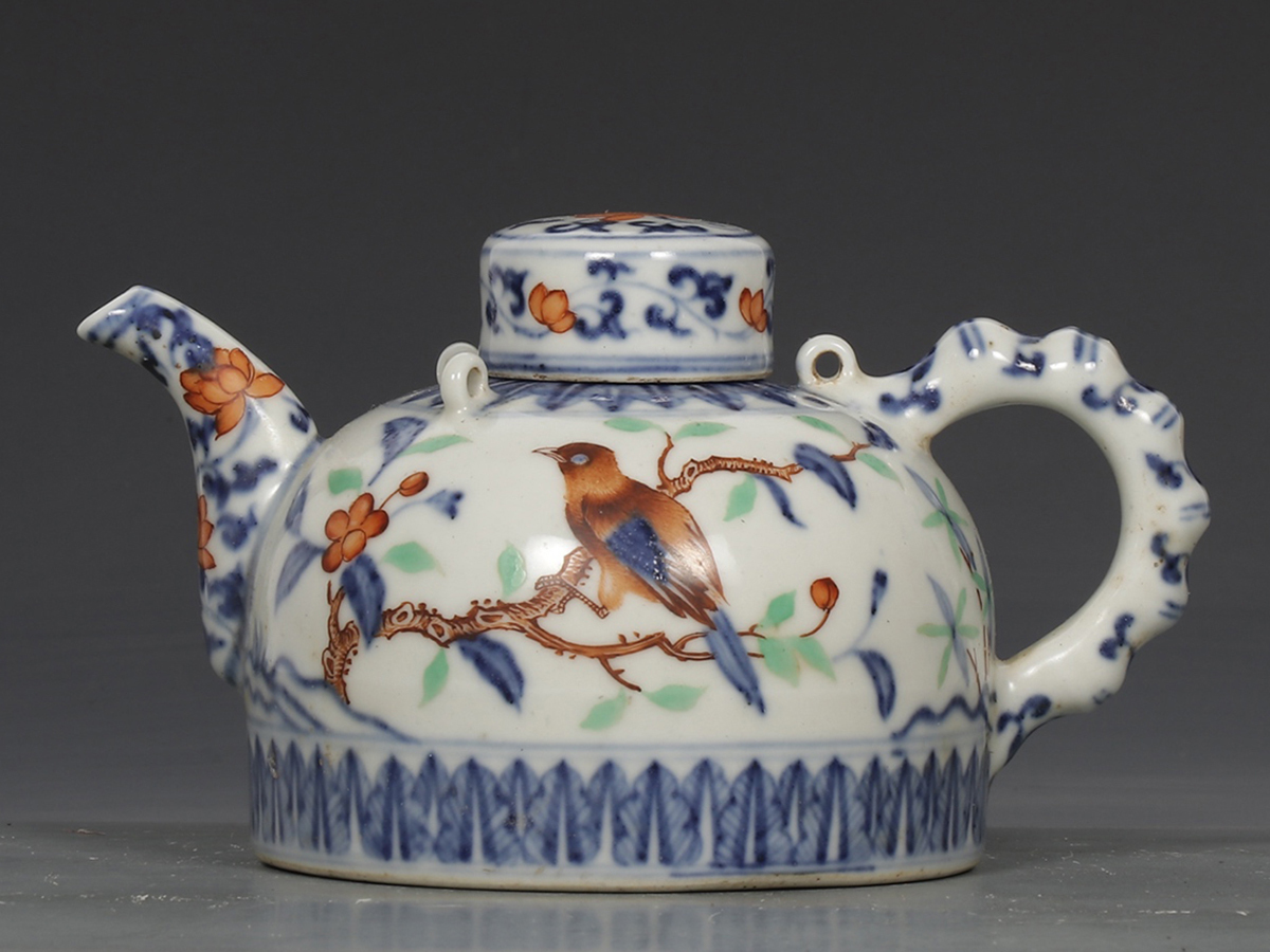 ▽鴻▽明時代 陶磁器 青花五彩花鳥紋竹節壺 明宣徳年製款 箱付 時代物 中国古美術 骨董品拍卖