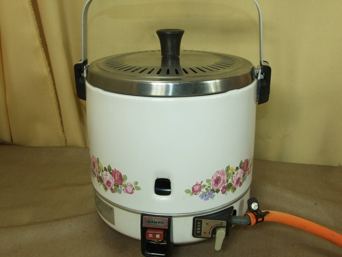 サンヨー ガス炊飯器 GKF-18P LPガス用 花柄 点火・炊飯確認 1.5L炊き 1~8合炊き 中古使用感汚れ傷あり拍卖