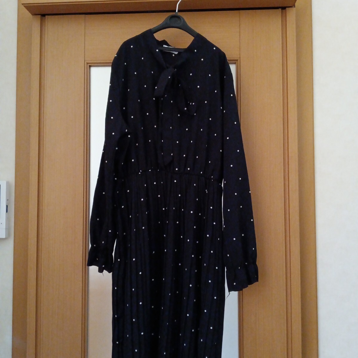 《送料込》訳ありワンピース 布地用 ウエス ブラック ドット柄 水玉 ワンピース 断捨離 eco拍卖