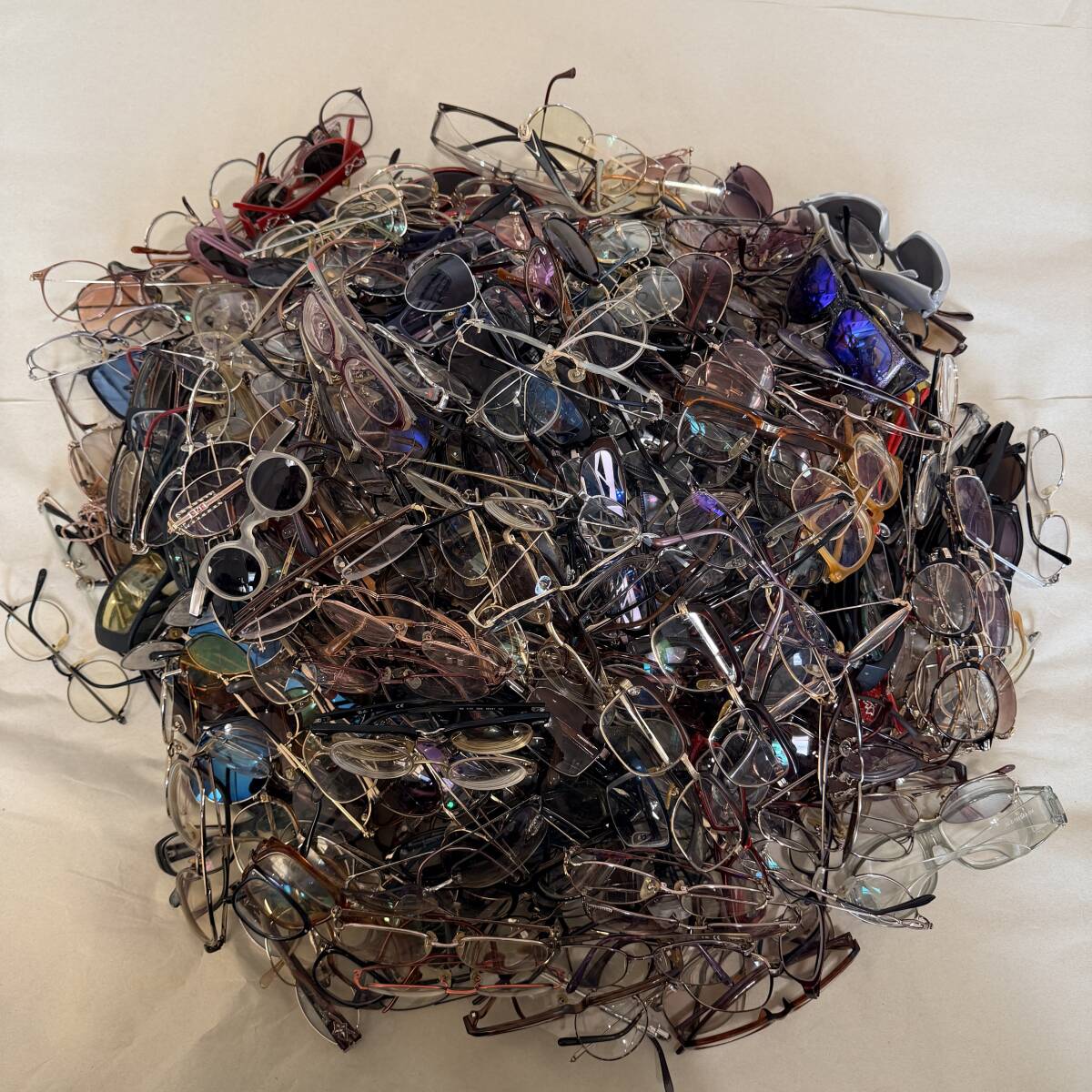 ジャンク品 眼鏡・サングラス 大量 まとめ売り 400本以上 10294 メガネ フレーム まとめて レイバン・アルマーニ・ローデンストック等拍卖