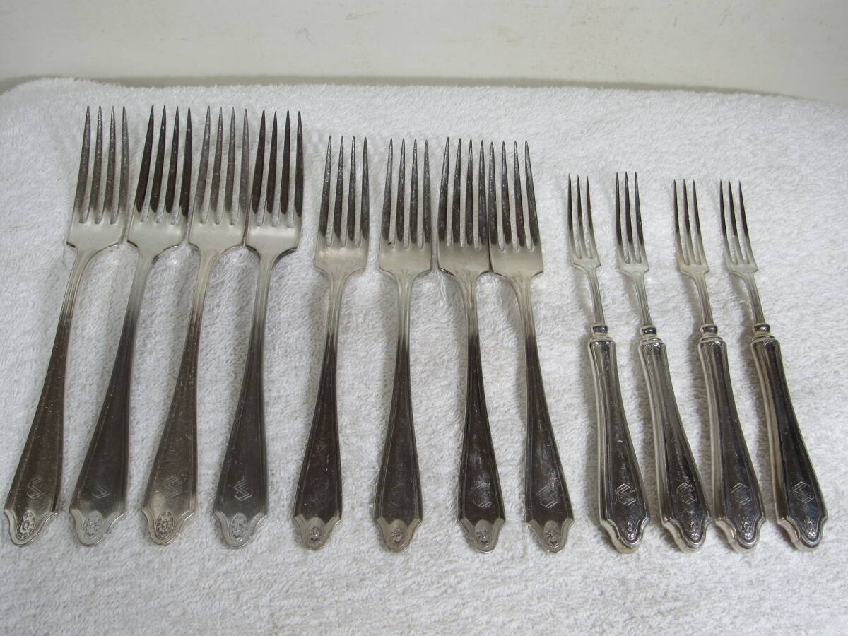 銀製品 フォーク 3種類 12本 E,P,N,S 重さが50g~70g COMMULLTY サイズは17cm~19cm 厚さは2mm 中古美形拍卖