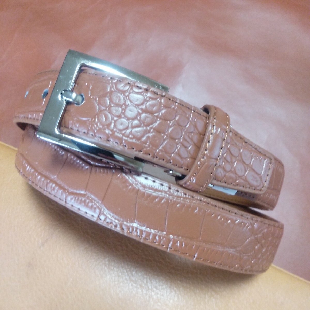 お薦め格安品(ワニ型押しタイプ)新品牛革30㎜紳士メンズベルト(両面本革加工)拍卖