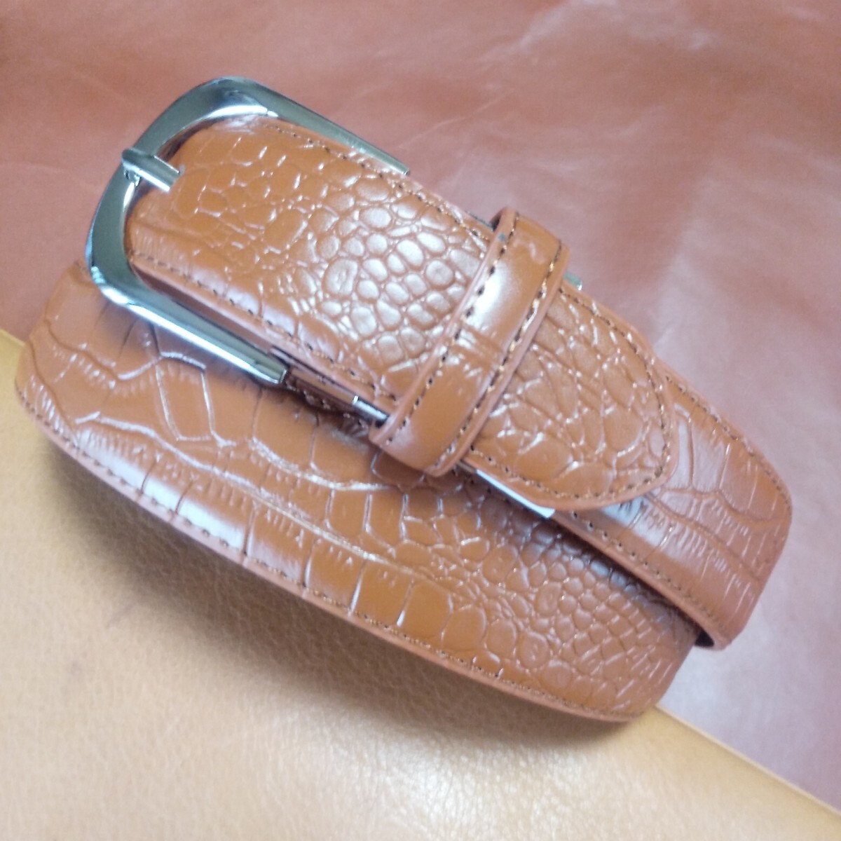 特別格安品(ワニ型押しタイプ)新品牛革35㎜紳士メンズビジネスベルト(両面本革加工、カラー茶色)拍卖