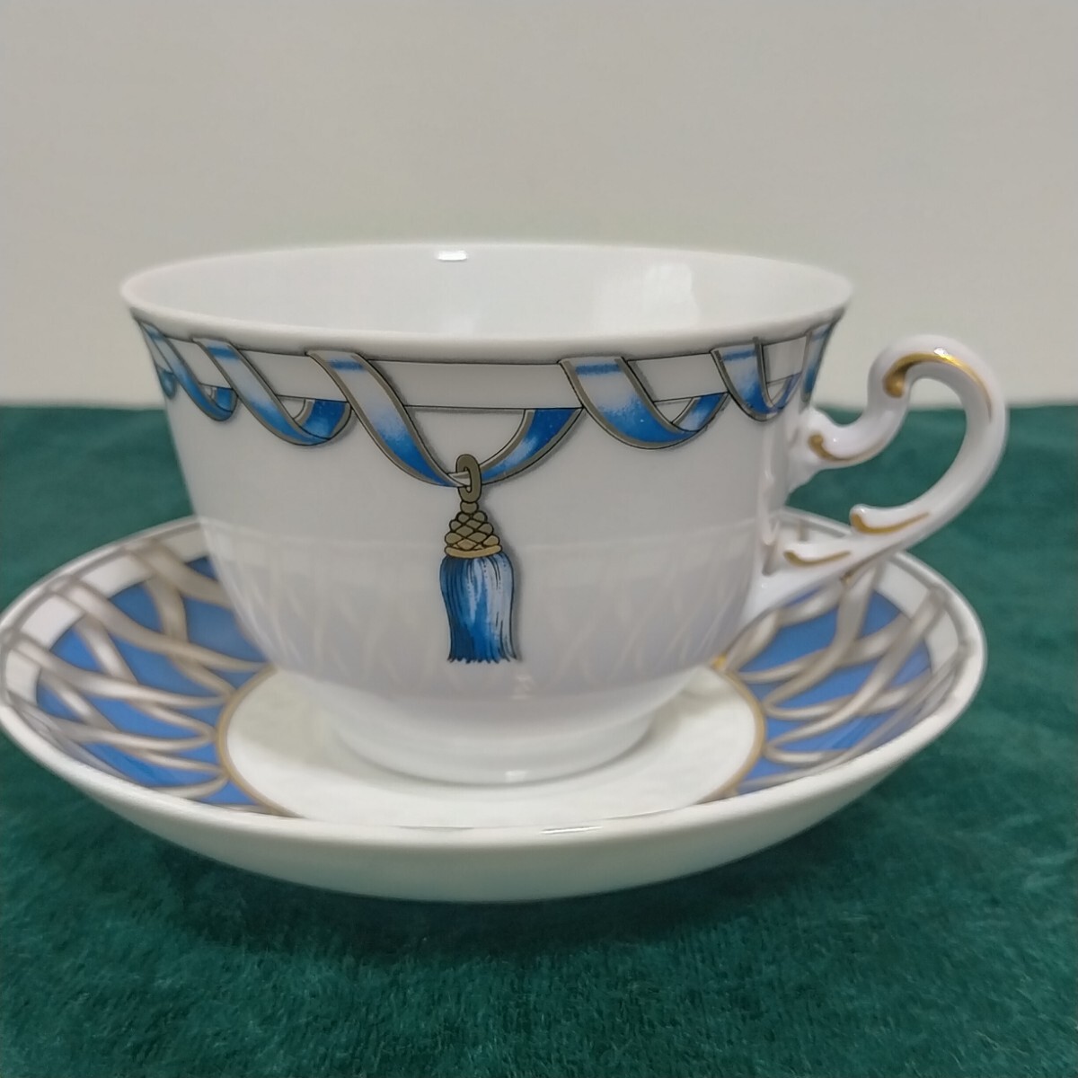 未使用保管品  リチャードジノリ タッセル  カップ&ソーサ  上品な絵付けの逸品です   拍卖