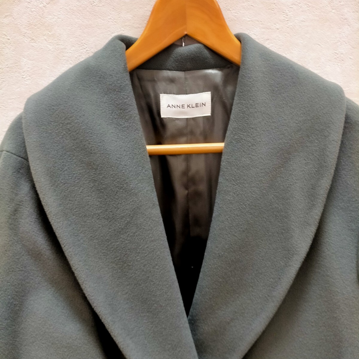 良品 アンクライン  モスグリーンのガウンコート   サイズ9号  毛100% うちカシミア5% 拍卖