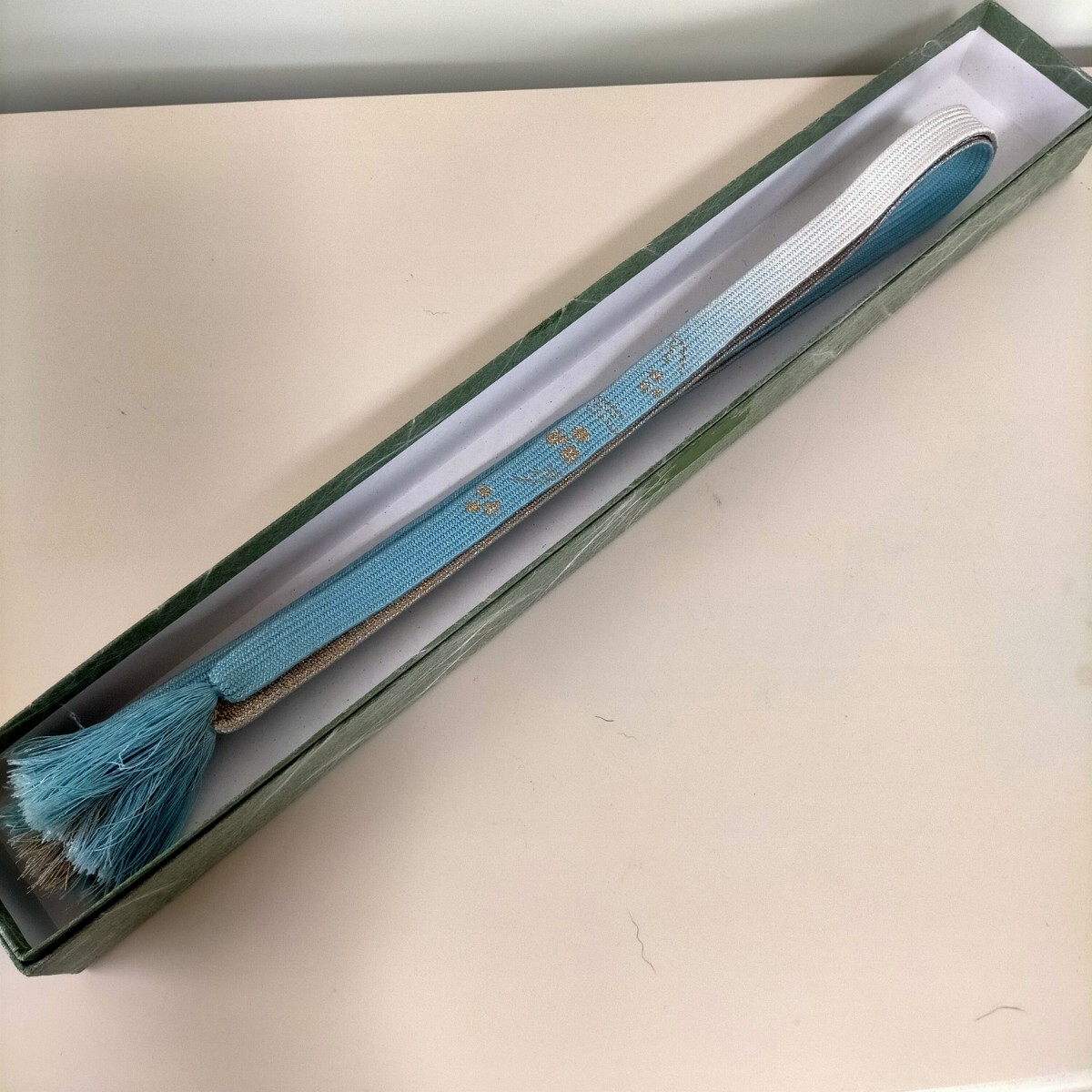 数回使用  正絹帯締め   幅 15mm  正統派の着こなしに   ブルー系に金糸   合わせやすい逸品拍卖