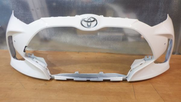 KTJ5Xc04★KSP210★MXPA10★MXPA15★MXPH10★MXPH15★ヤリス★★純正フロントバンパー★★52119-52E70★ホワイト★拍卖