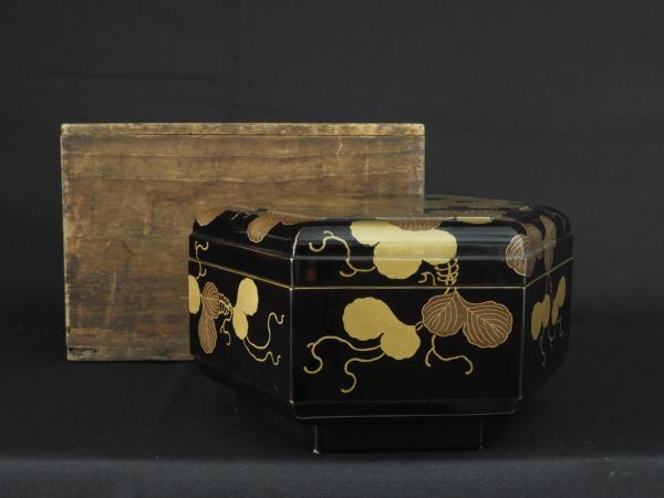 菓子器 六角菓子器 漆塗 葉 梨地 木箱 時代 【送料無料】拍卖