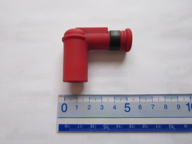 スパークプラグキャップ CHAMPION チャンピオン PRO5U 5kΩ 抵抗入り 赤 90° シリコーンゴム製 モトグッツィ MOTOGUZZI モトグッチ V11拍卖