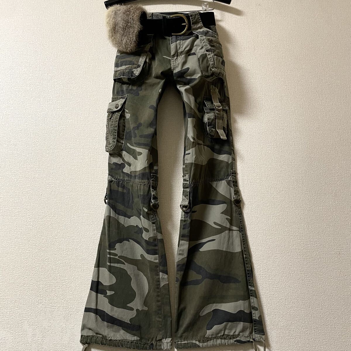 00s archive rabbit fur belt bag gimmick Flare Cargo pants bell bottoms y2k ファーベルト ウエストバッグ フレア カーゴパンツ ギャル拍卖