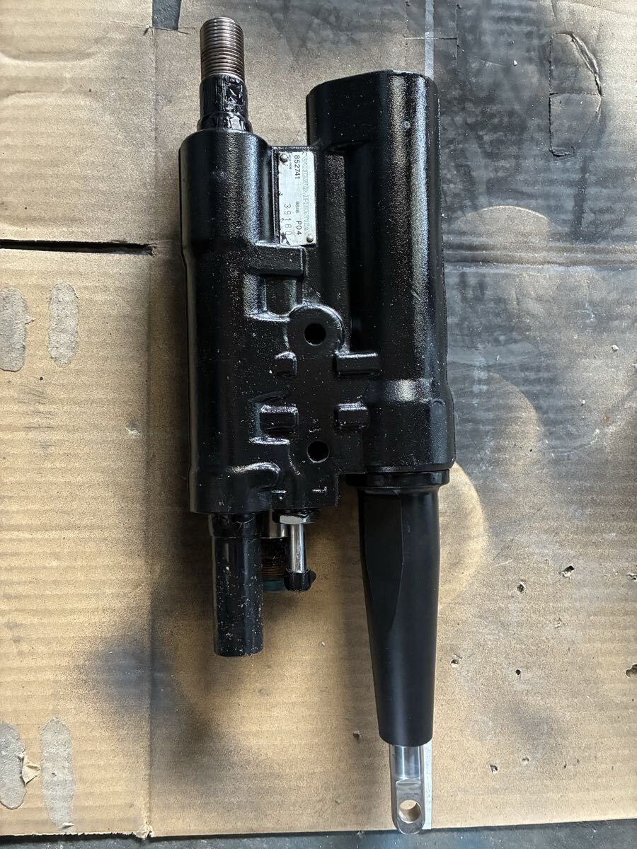 ボルボペンタ パワステシリンダー 中古品拍卖