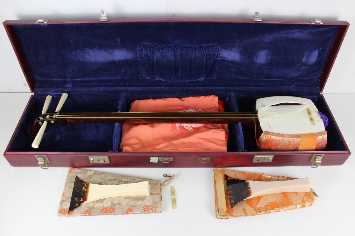 【ト福】三味線 皮破れあり ハードケース付属 撥 バチ 2点付属 和楽器 弦楽器 伝統楽器 日本舞踊 民謡 LDZ01LLS33拍卖