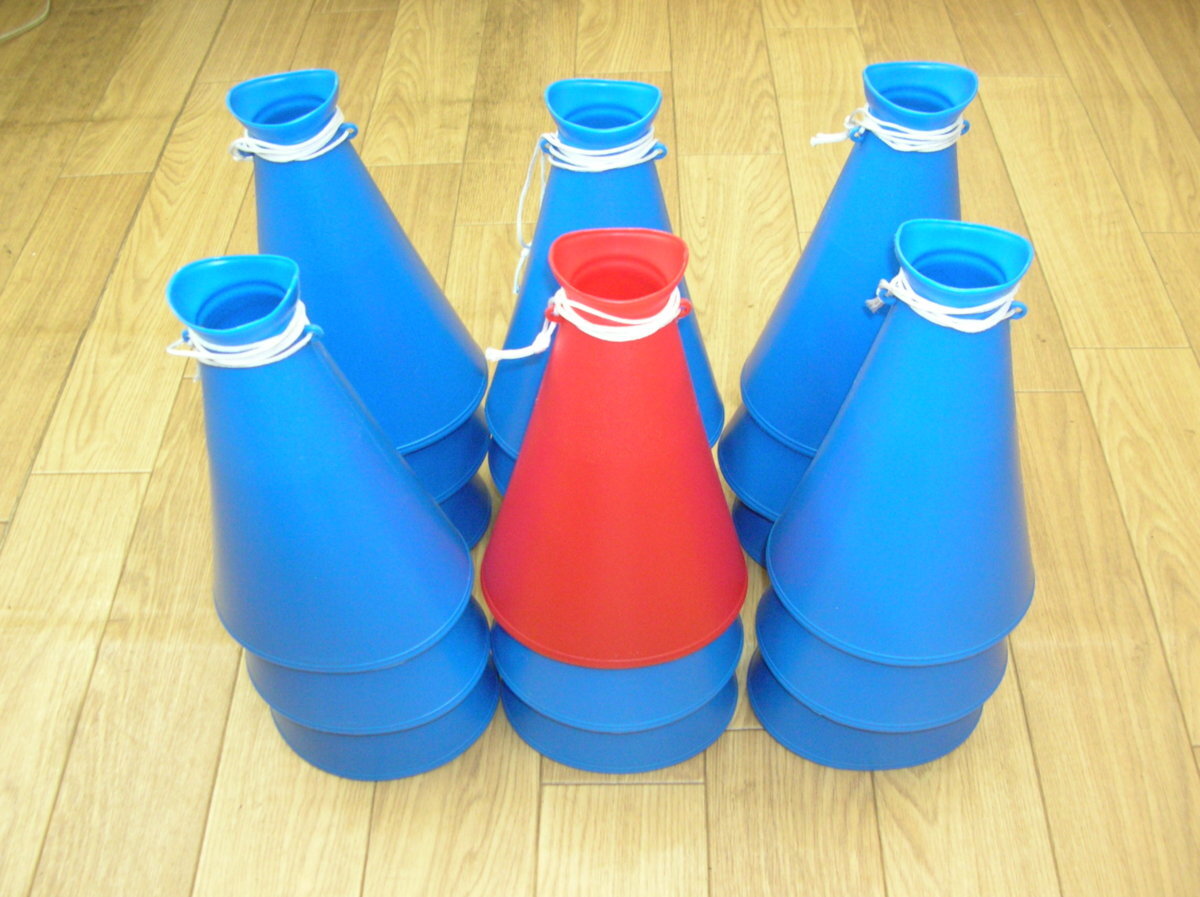 【メガホン18個セット】青色17個&赤色1個★イベント・運動会・応援の必需品★日本製拍卖