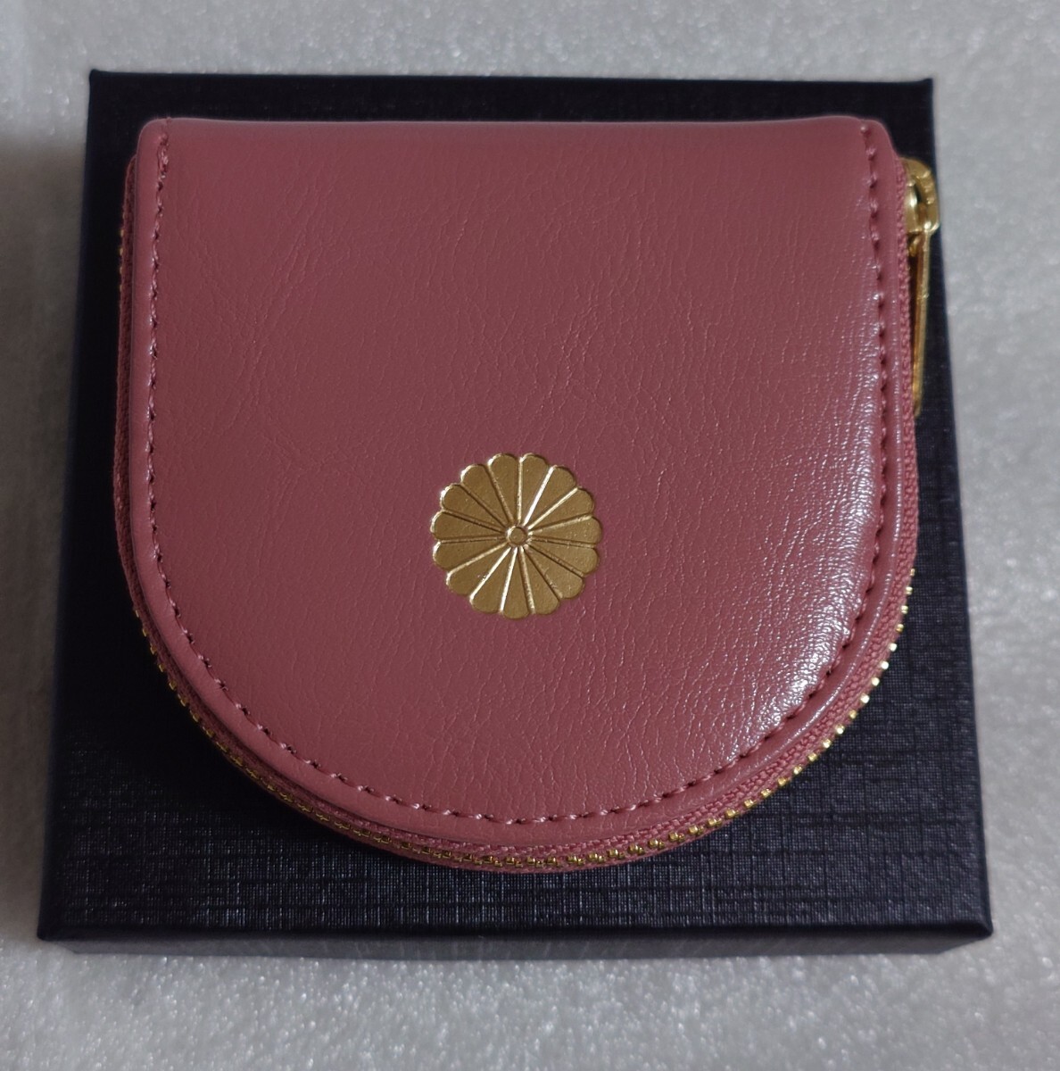 皇居 菊の御紋 小銭入れ 馬蹄型  ピンク コインケース 牛革 ★拍卖