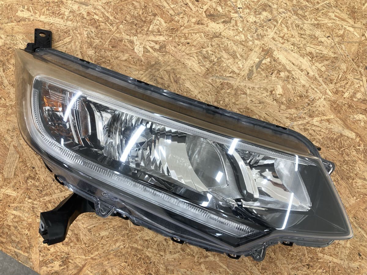 ホンダ フリード GB5 右ヘッドライト 33100-TDK-J01 目立った傷は有りません拍卖