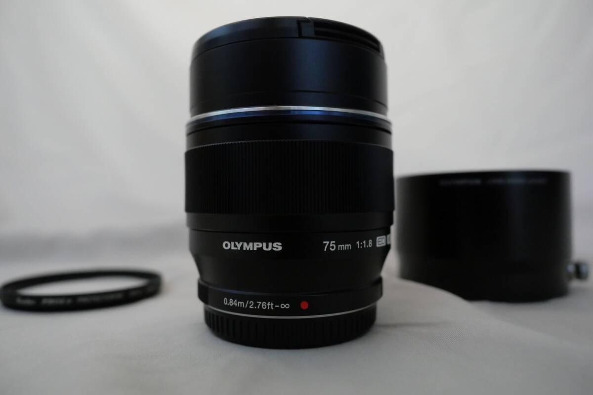 オリンパス M.ZUIKO DIGITAL ED 75mm f1.8 ブラック 純正レンズフード付き レンズプロテクター付き 試し撮りのみ 単焦点レンズ拍卖